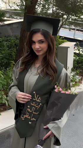 عباية وقبعة ووشاح تخرج 2025 - مع امكانية اضافة الا...