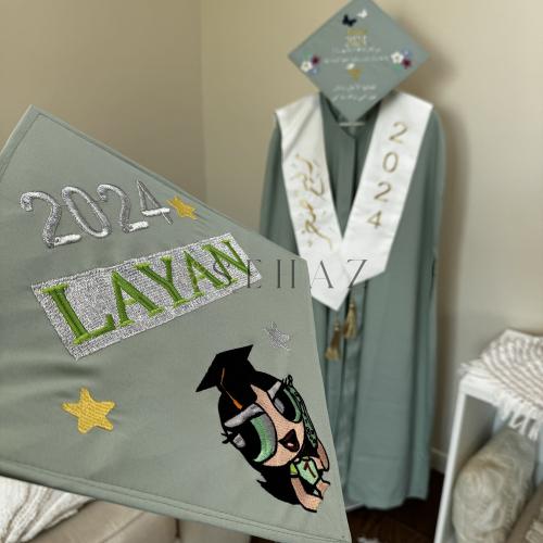 عباية وقبعة ووشاح تخرج 2025 - مع امكانية اضافة الا...