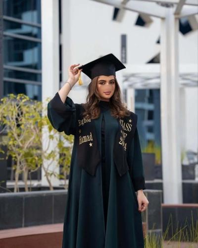 عباية وقبعة ووشاح تخرج 2025 - مع امكانية اضافة الا...