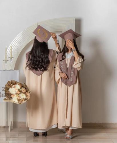 عباية وقبعة ووشاح تخرج