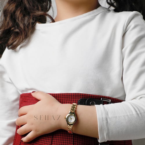 ساعة بنات انيقه ذهبي ومينا ابيض من عمر شهر الى 5 س...