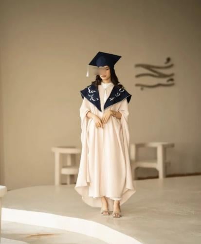 عباية وقبعة ووشاح تخرج