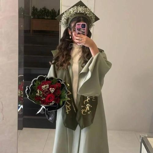 عباية وقبعة ووشاح تخرج 2025 - مع امكانية اضافة الا...