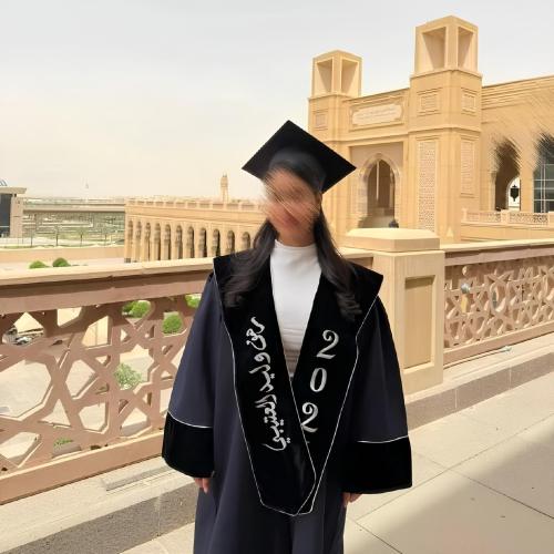 عباية وقبعة ووشاح تخرج 2025 - مع امكانية اضافة الا...