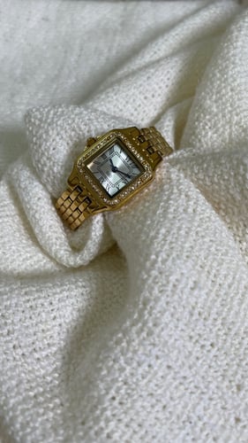 ساعة بنات ذهبي صغير من عمر سنه الى 14 سنه