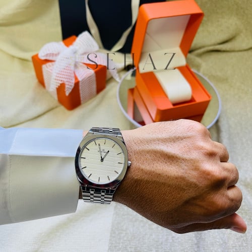 ساعة رجالي فضي انيقة باطار فضي ومينا بيضاء