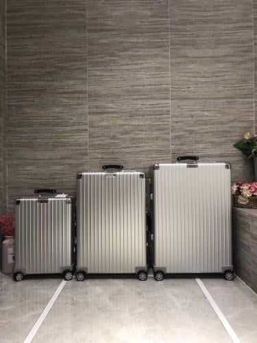 حقيبة سفر RIMOWA