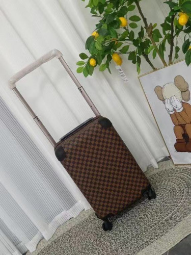 حقيبة سفر لويس فيتون