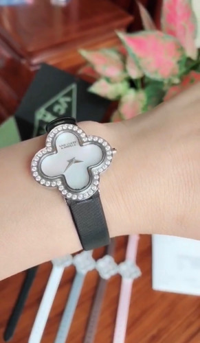 ساعة فان كليف