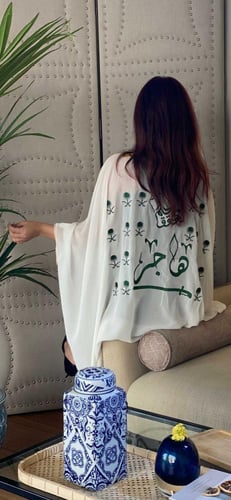 بشت سعودي نسائي ابيض مطرز