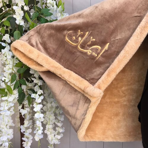 فروة شتوية متوفرة جميع الالوان مع طاقية