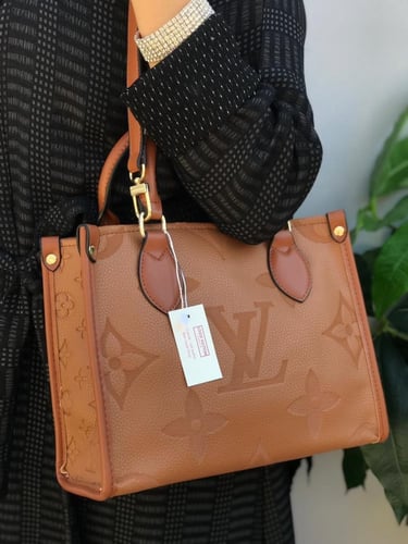 شنطة نسائية لويس فيتون حجم وسط _متجر مون