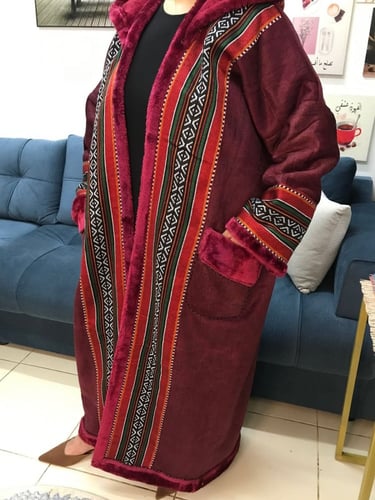 فروة سدو نسائي ورجالي - لون عنابي بتطريز الاسم