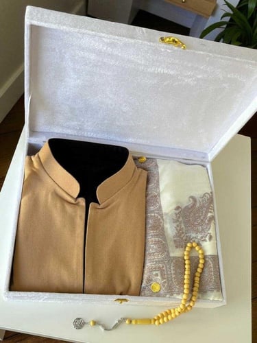 هدايا رجالي فخمة للشتاء – سديري مع شال وسبحة