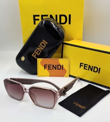 نظارات شمسية نسائية من فندي | تصميم كات اي عصري