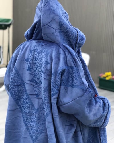 فروة شتوية نسائية فاخرة - نقش ليزر مع قبوع