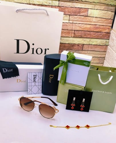 هديه نسائية | نظارة ديور مع مجوهرات فان كليف