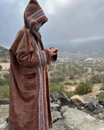 فروه سدو فخمه نسائيه - لون بني مع تطريز بالاسم