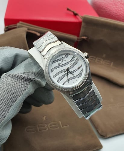 ساعة ابل نسائية - درجة أولى بتصميم أنيق مع كرت الم...