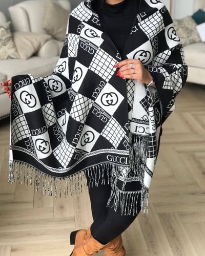 شال ماركة قوتشي