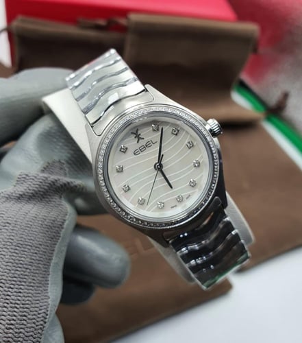 ساعة ابل نسائية - درجة أولى بتصميم أنيق مع كرت الم...