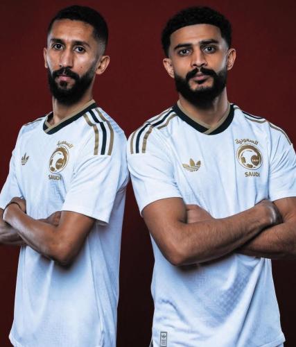 طقم المنتخب السعودي اللون الابيض الجديد