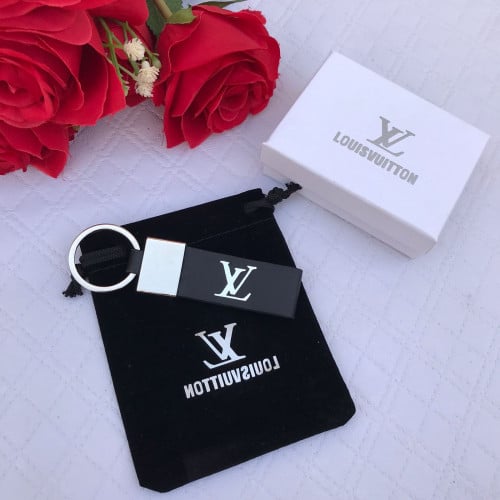 ميدالية لويس فيتون درجة اولى مع ملحقات الماركة