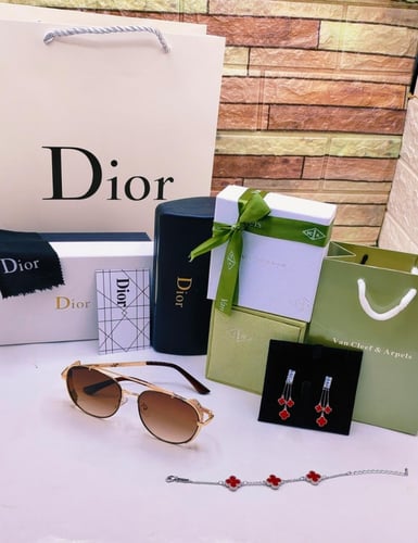 هديه نسائية | نظارة ديور مع مجوهرات فان كليف