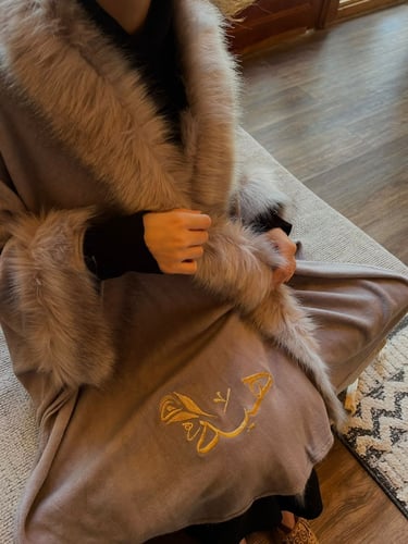 شالات نسائية شتوية بالاسم 2025