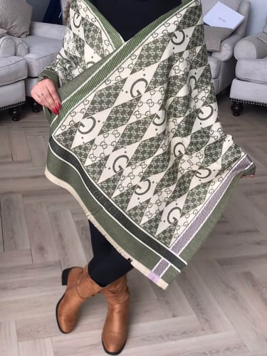 شال ماركة قوتشي