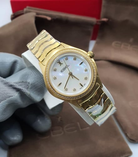 ساعة ابل نسائية - درجة أولى بتصميم أنيق مع كرت الم...