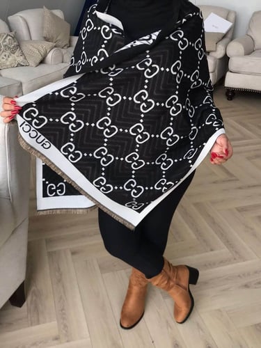 شال ماركة قوتشي