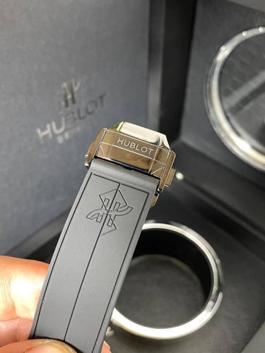 هوبلوت بيق بانق سانق بلو كينق هاي كواليتي