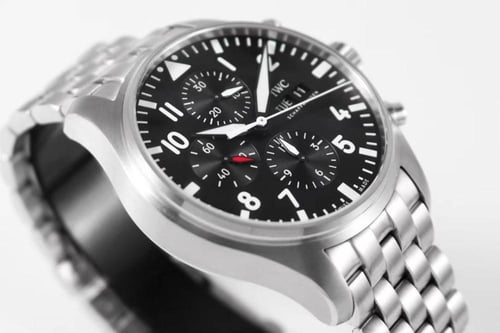 اي دبليو سي بايلوت كرونوغراف | ماستر كواليتي