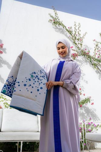 طقم صلاة نسائي أزرق مع سجادة صلاة مبطنة وشرشف صلاة كامل جودة عالية