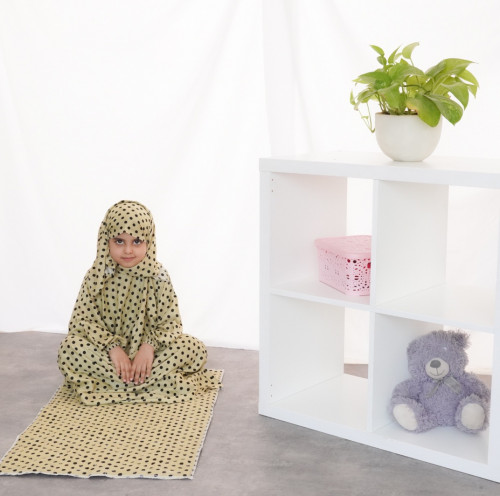 طقم سجادة اطفال قطعتين - زيتي