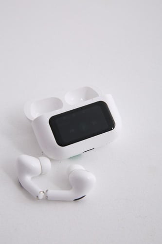 سماعات أذن لاسلكية من طراز DENX DX650.