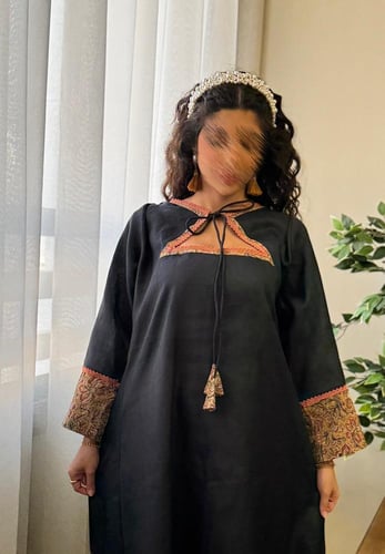 جلابية لينن كحلي مع قطن هندي