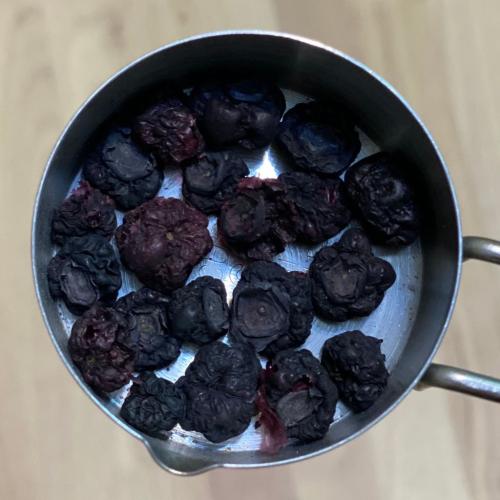 توت ازرق مجفف