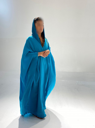 بشت لون تركوازي