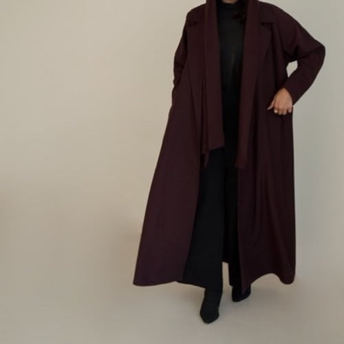 عبايه لون عنابي مبطنه