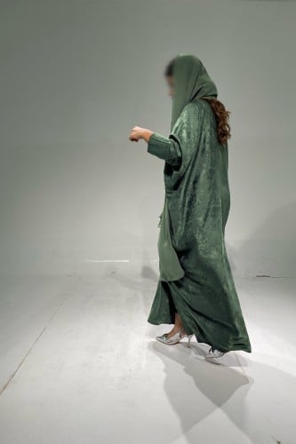 عبايه حرير مشجر لون زيتي