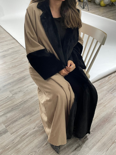 عبايه شتويه بيج مبطنه مع فرو اسود