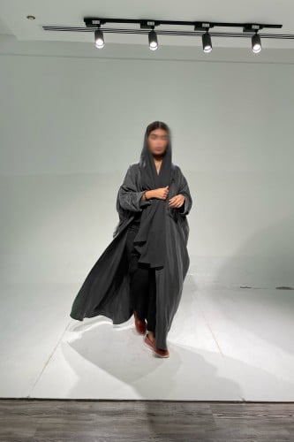 عبايه حرير مغسول لون اسود