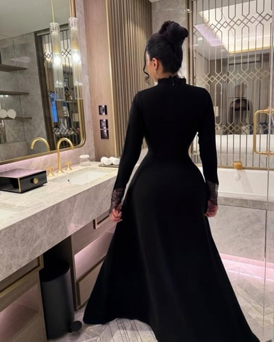 فستان سهرة أسود بياقة دانتيل