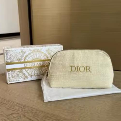 شنطة ديور ذهبيه