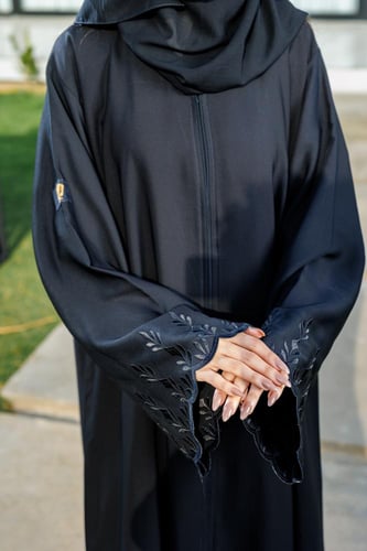 عباية ناعمة بتطريز بالكم