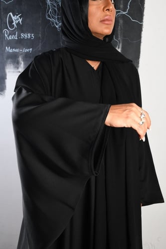 عباية كريب اماراتية باكمام واسعة