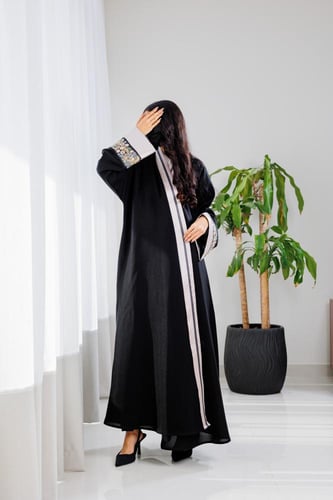 عباية بتطريز بالكم