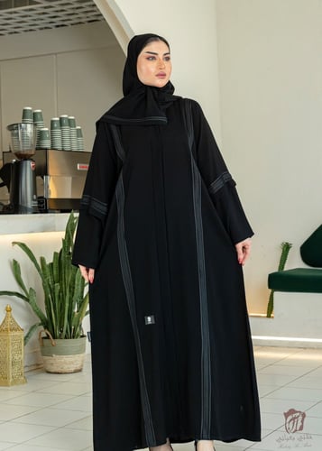 عبايه واسعه مفصول ناعم